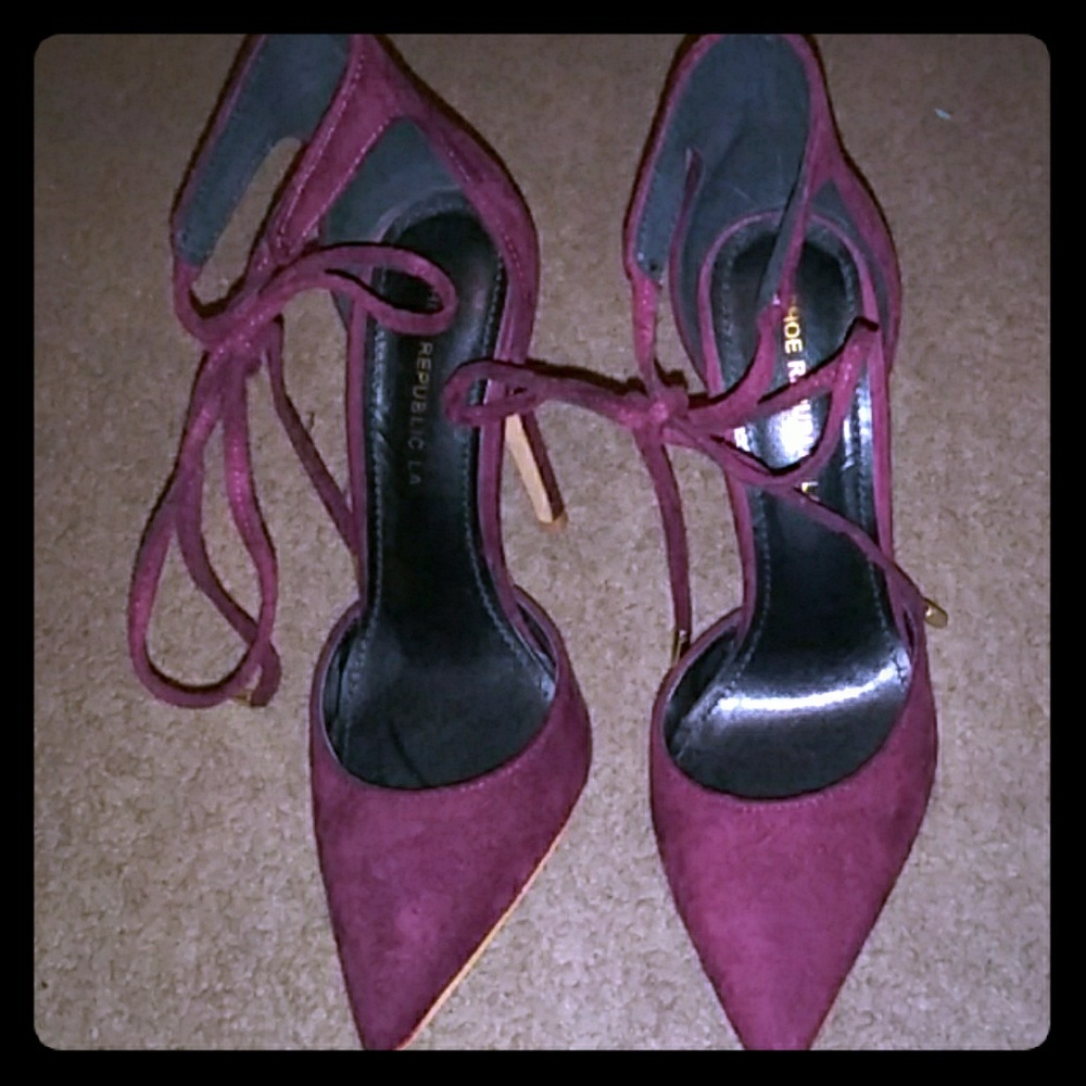 Burgundy 👠